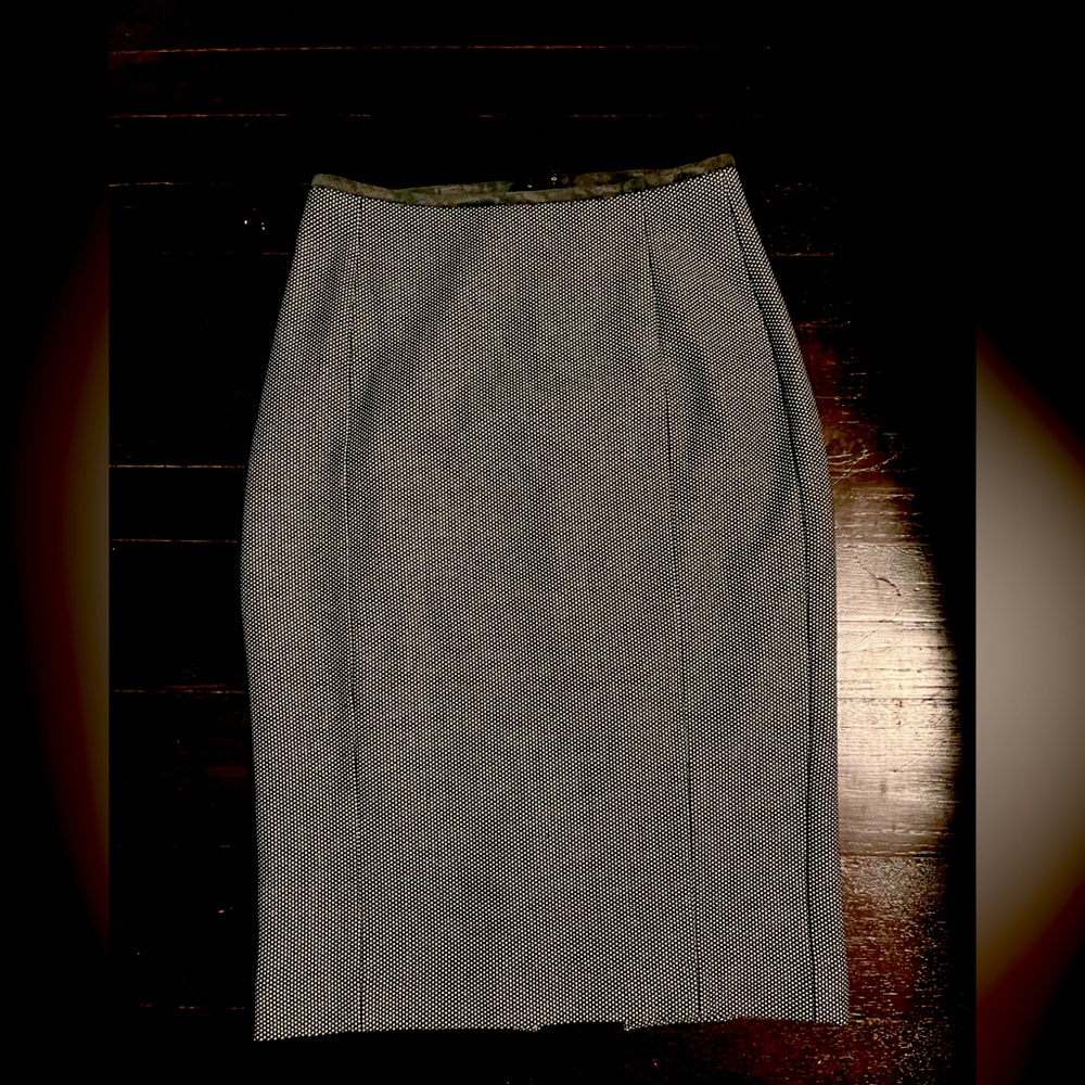 Express size 2 women’s black and white pencil skirt